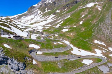 Klausenpass - İsviçre Alplerinde Uri ve Glarus kantonlarını birbirine bağlayan dağ yolu 
