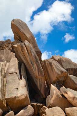 Seyşeller 'deki La Digue adasında ünlü Grand Anse plajı.