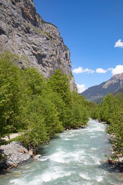 Lauterbrunnen Vadisi 'nin şelaleleri. Cantone Bern, İsviçre