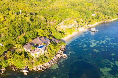 Praslin adasındaki ünlü Anse Takamaka plajı, Seyşeller.