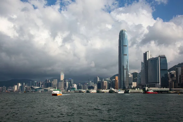 九龍桟橋 2017 日に香港 中国でのスターフェリーです 香港フェリーは 120 年以上の操作で 市内の主要観光スポットの一つです — ストック写真
