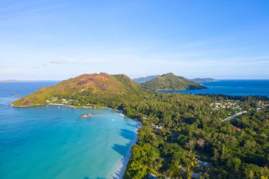 Praslin adasındaki ünlü Anse Volbert (Cote d 'Or) plajı, Seyşeller