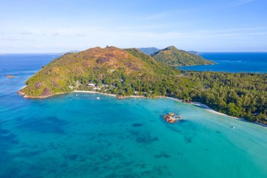 Praslin adasındaki ünlü Anse Volbert (Cote d 'Or) plajı, Seyşeller