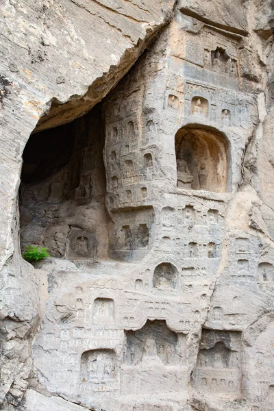 Famosas Grutas Longmen Estátuas Buda Bodhisattvas Esculpidas Rocha Monólito Perto — Fotografia de Stock