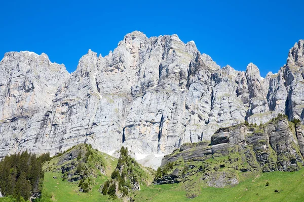 Klausenpass スイスのアルプスのカントンUriとGlarusを結ぶ山道 — ストック写真