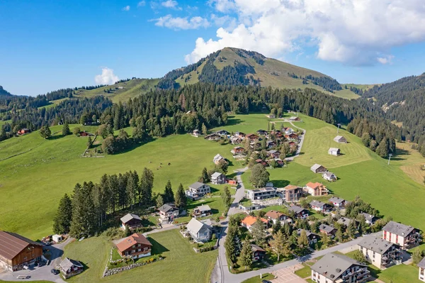 Senderismo Los Alpes Suizos Pequeño Pueblo Alpino Arvenbuel Cantón San —  Fotos de Stock
