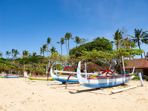 Традиционная Балийская Стрекоза Лодка Пляже — стоковое фото