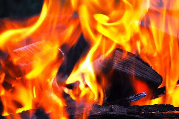 Płomienie ogniska — Zdjęcie stockowe