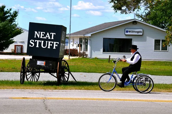 Amish man och snygga grejer — Stockfoto