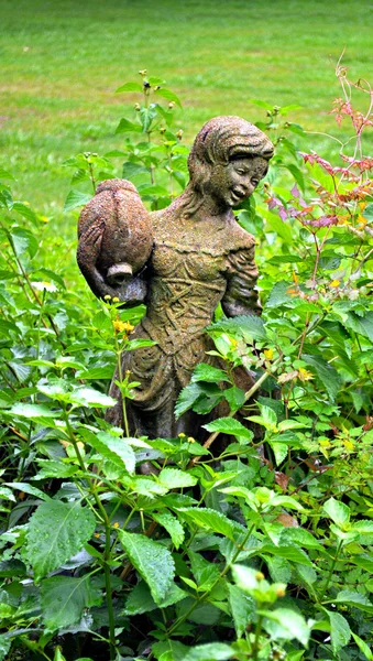 Girl statue in a garden-1 — Stock Photo, Image