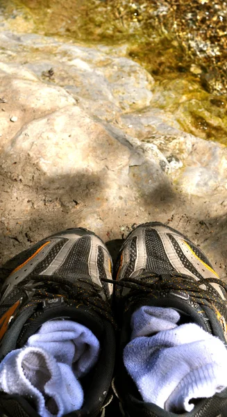 Schoenen en sokken op de bank — Stockfoto