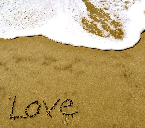 Love written in the sand with wave-1-1 — Stock Photo, Image