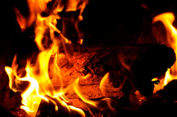 Kampvuur vlammen — Stockfoto