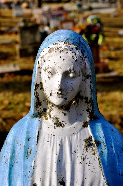 Gravesite - Mary statue - close-up — Stock Photo, Image