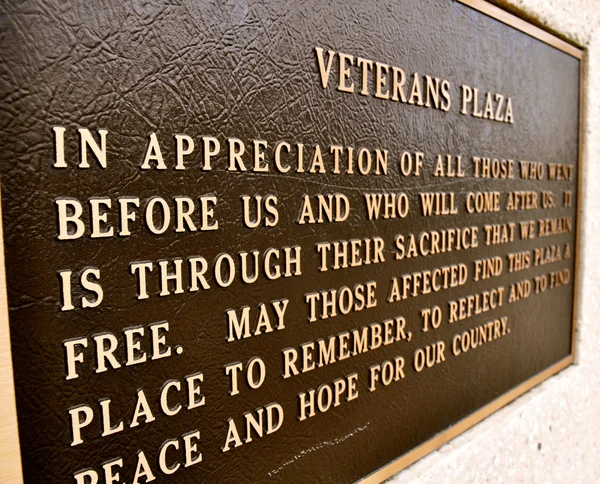 Skriv under på Veterans Plaza Waco. – stockfoto
