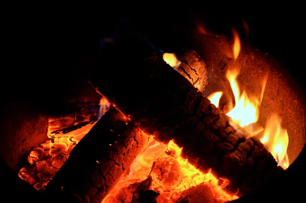 Flammen am Lagerfeuer — Stockfoto