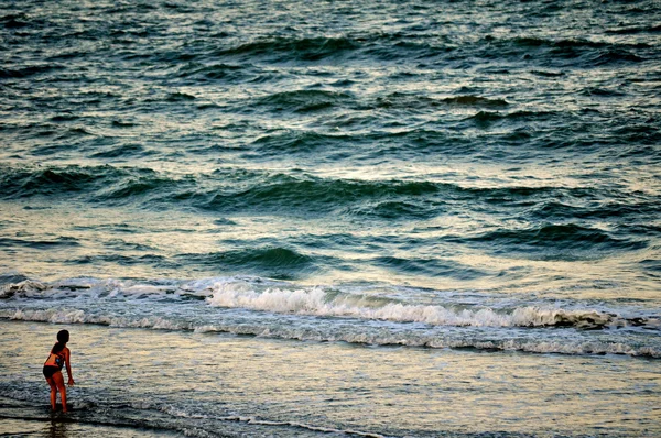 Mädchen am Strand — Stockfoto