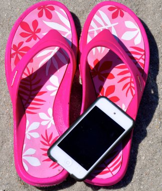 Parmak arası terlik ve smartphone iphone tarzı