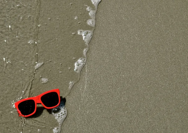 W piasku - okulary przeciwsłoneczne 3 — Zdjęcie stockowe