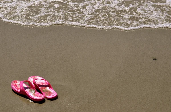 In het zand - slippers 9 — Stockfoto