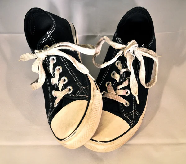 Sapatos de tênis preto — Fotografia de Stock