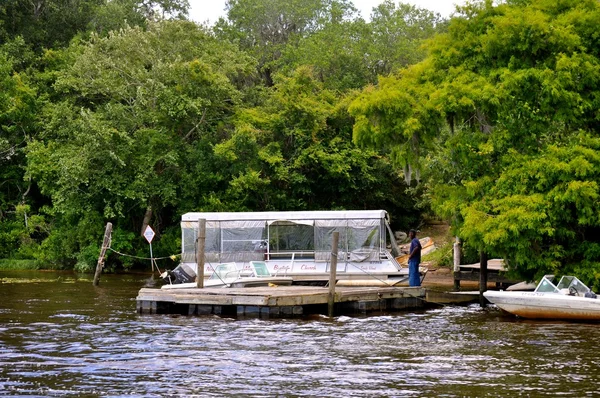 Které řeka - ukotvený člun — Stock fotografie