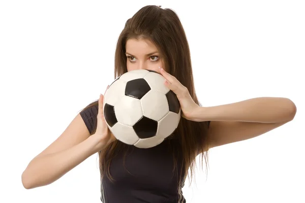 Женский футбол. Молодая женщина с профессиональным футбольным мячом . — стоковое фото