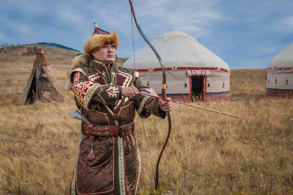 Kazakh, guerrier hongrois whith bow. Hunter . — Photo