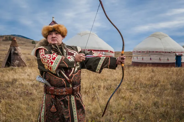 Asiatiska krigare whith båge. Hunter. — Stockfoto