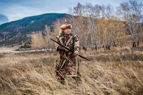 Kazakh, hungarian warrior whith bow. Hunter. — Stock Photo, Image