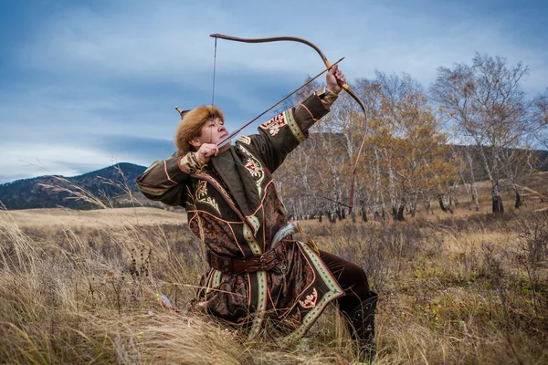 Nomad. Kazakh, hungarian warrior whith bow. Hunter. — Stock Photo, Image