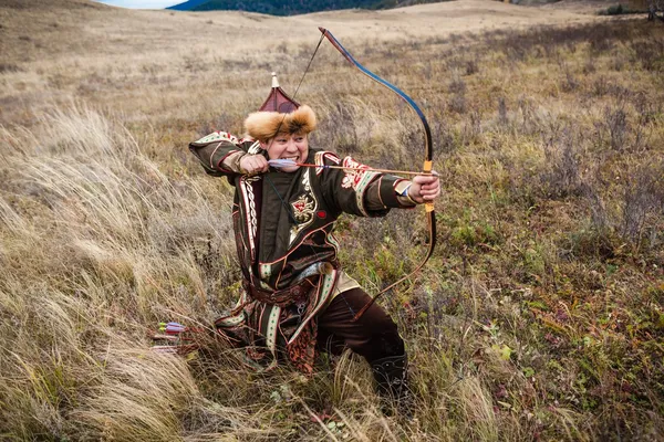 Göçebe. Kazak, Macar savaşçı whith yay. avcı. — Stok fotoğraf