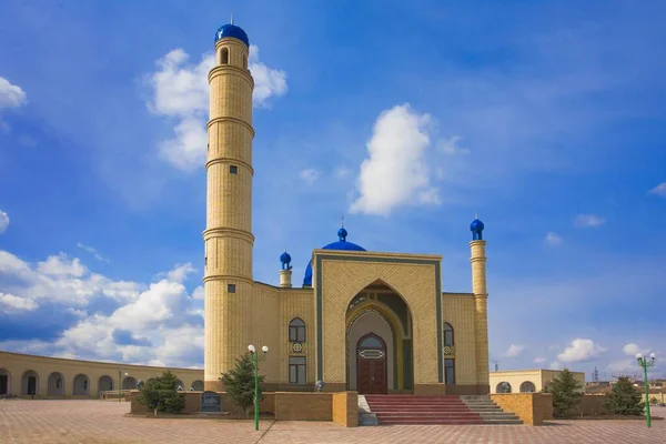 Beautiful Muslim Mosque Blue Skies Grass High Qualiti Photo —  Fotos de Stock