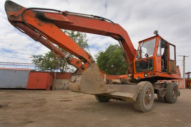 Büyük güç buldozer inşa ediyor.