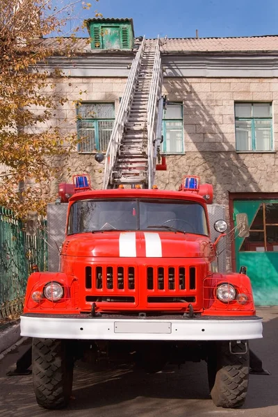 ロシアの非常用消防車Zil — ストック写真