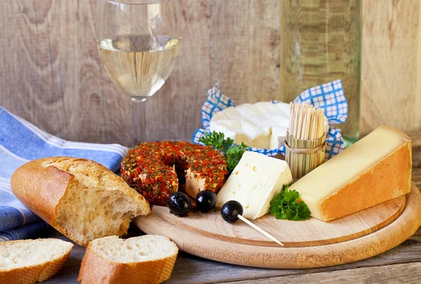 Rustic Food Still Life White Wine Cheese Olives Perfect Gift — Stock Photo, Image