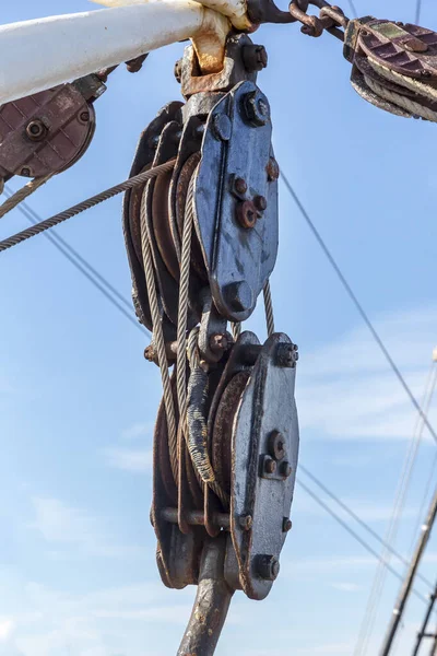 歴史ある帆船の詳細情報クルツェンシュテルンは ドイツのWarnemuende ウォーネムエンデ で捕獲された 現存する最大の伝統的な帆船の一つで かつてはパドヴァと呼ばれていた4人乗りの樽です — ストック写真