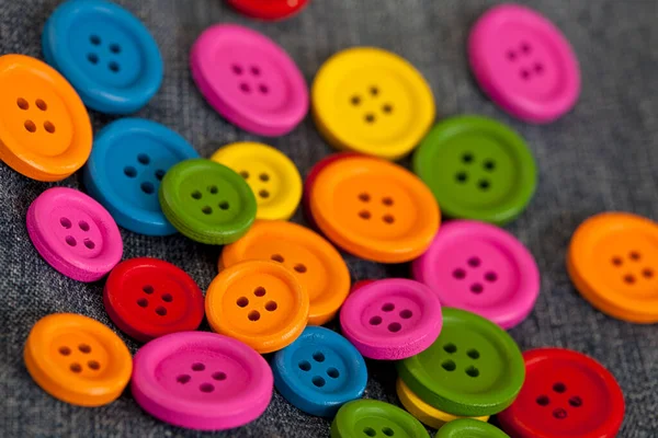 Primer plano de muchos botones de colores — Foto de Stock
