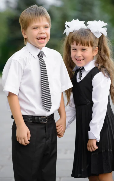 Óvodáskorú gyermekek, egy fiú és egy lány — Stock Fotó