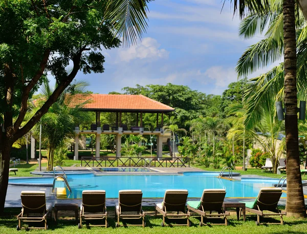 Piscina no hotel — Fotografia de Stock