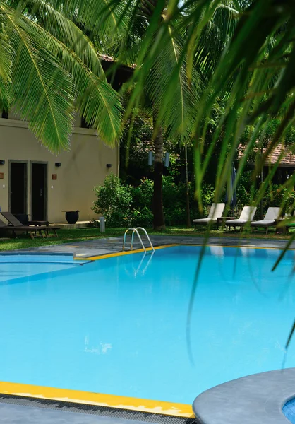 Piscina no hotel — Fotografia de Stock