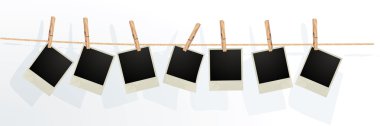 beş fotoğraf boşlukları bir ip üzerinde.