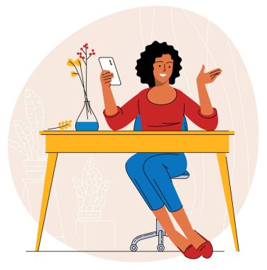 Ofis masasında oturan çekici, kendine güvenen genç bir kadın..