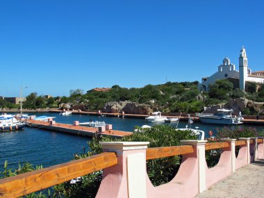 Marinella, golfo di marinella, Sardunya, İtalya, Avrupa'nın kuzeydoğusundaki küçük tekne liman