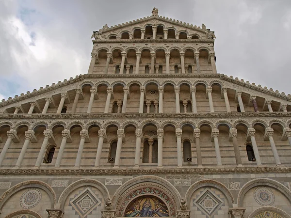 Pisa, kathedrale santa maria assunta auf der piazza del duomo, italien, europa — Stockfoto