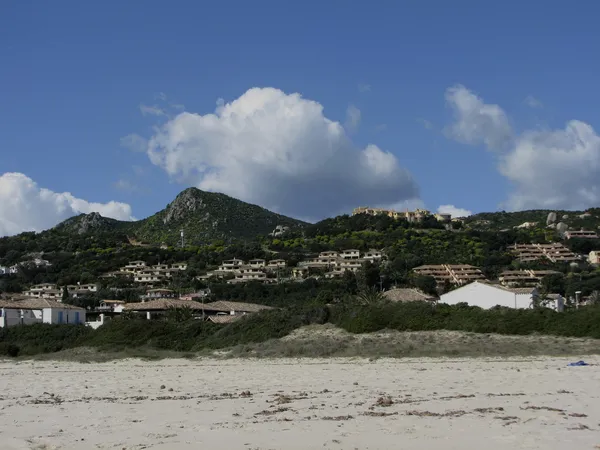 Вид на селище Коста-Рей на узбережжі з тим же ім'ям в Південно-Східній Європі Сардинія, Італія, — стокове фото
