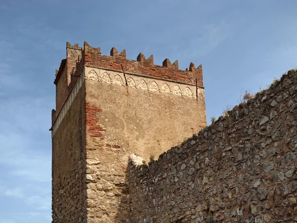 Iglesias con torre del Castillo Castello Salvaterra, Cerdeña, Italia, Europa —  Fotos de Stock