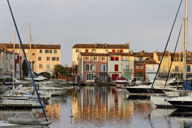 port Grimaud, yansıma, cote d'azur, cote dazur su, Fransız Rivierası, Güney Fransa, Avrupa