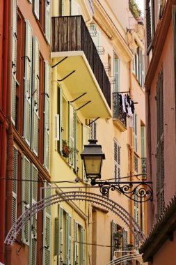 Monaco, pitoresk oldtown alleyway, Fransız Rivierası, Avrupa