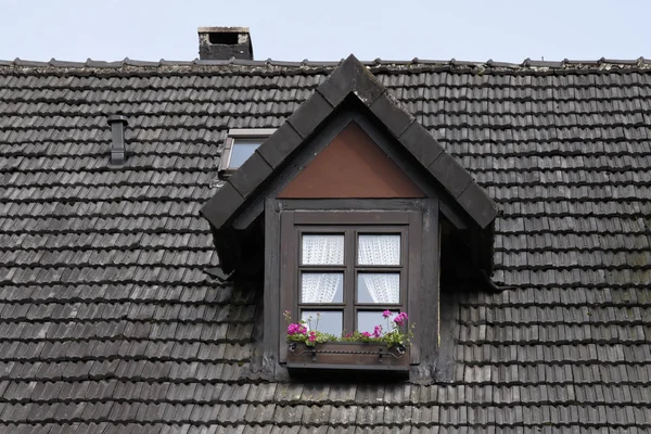 Bad iburg dormer okno v osnabruecker zemi, Dolní Sasko, Německo — Stock fotografie